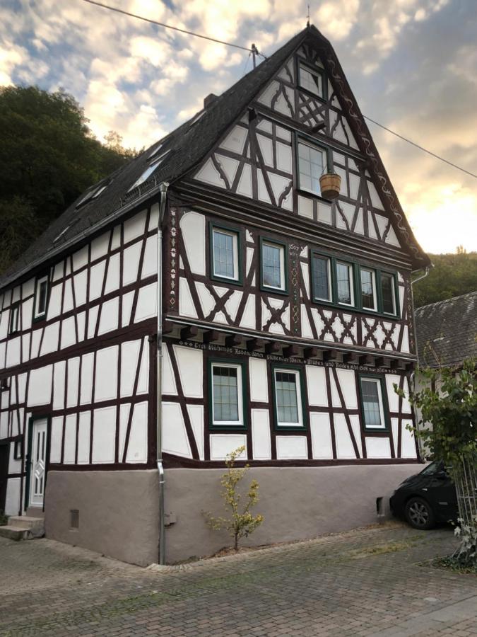 Schoene Ferienwohnung Gewoelbekeller Fachwerkhaus バッハラッハ エクステリア 写真